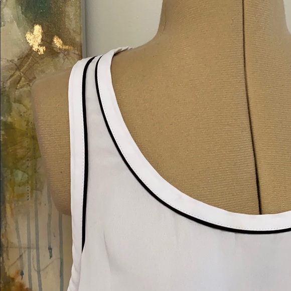 Banana Republic NWOT lightweight sleeveless top - Picture 5 of 6
